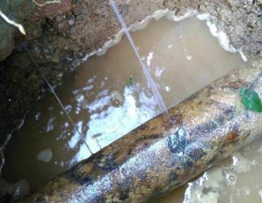 萧山楼顶渗水维修公司分享下地暖漏水的原因及检测方法。